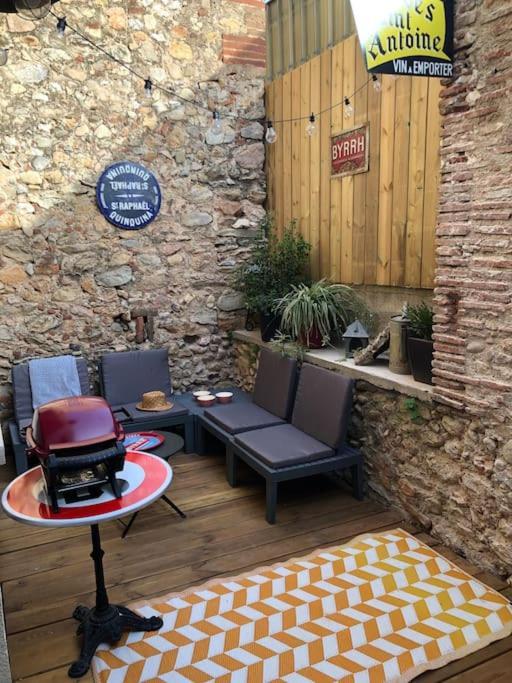 Chez Voltaire Maison Typique Et Son Patio Au Coeur De Thuir Exterior foto