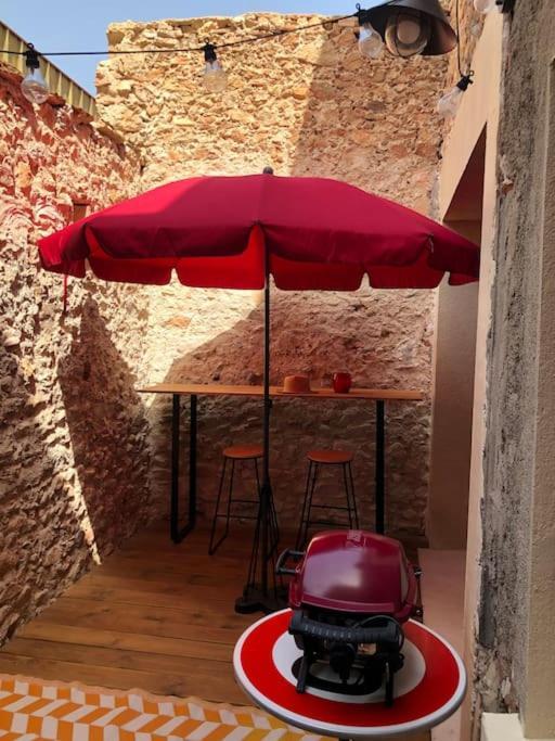 Chez Voltaire Maison Typique Et Son Patio Au Coeur De Thuir Exterior foto